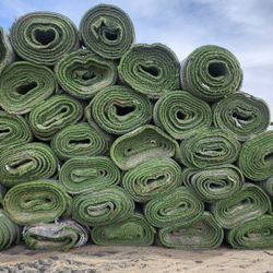 MOSTLY ALL GREEN USED ARTIFICIAL GRASS / SYNTHETIC GRASS