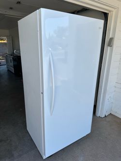 Frigidaire freezer 20.0 cu ft (1 month warranty)