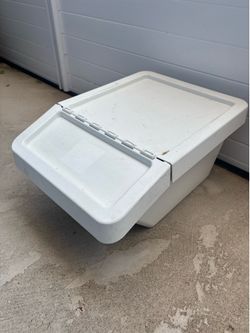 Plastic container with Lid