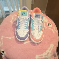 Nike Dunk Low SE Easter Candy Sneakers - Women's Size 7 - Great Condition
