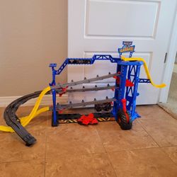 Monster Jam Garage Playset (does not come with a truck)