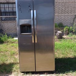Frigidaire Refrigerator 