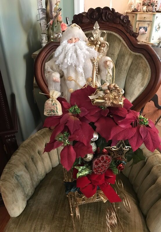 Beautiful Father Christmas Santa arrangement in Gold Sleigh