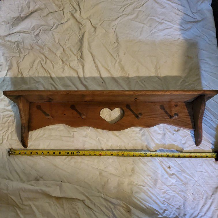 Wood Heart Shelf With 4 Dowels