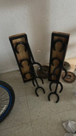 Horseshoe hat rack