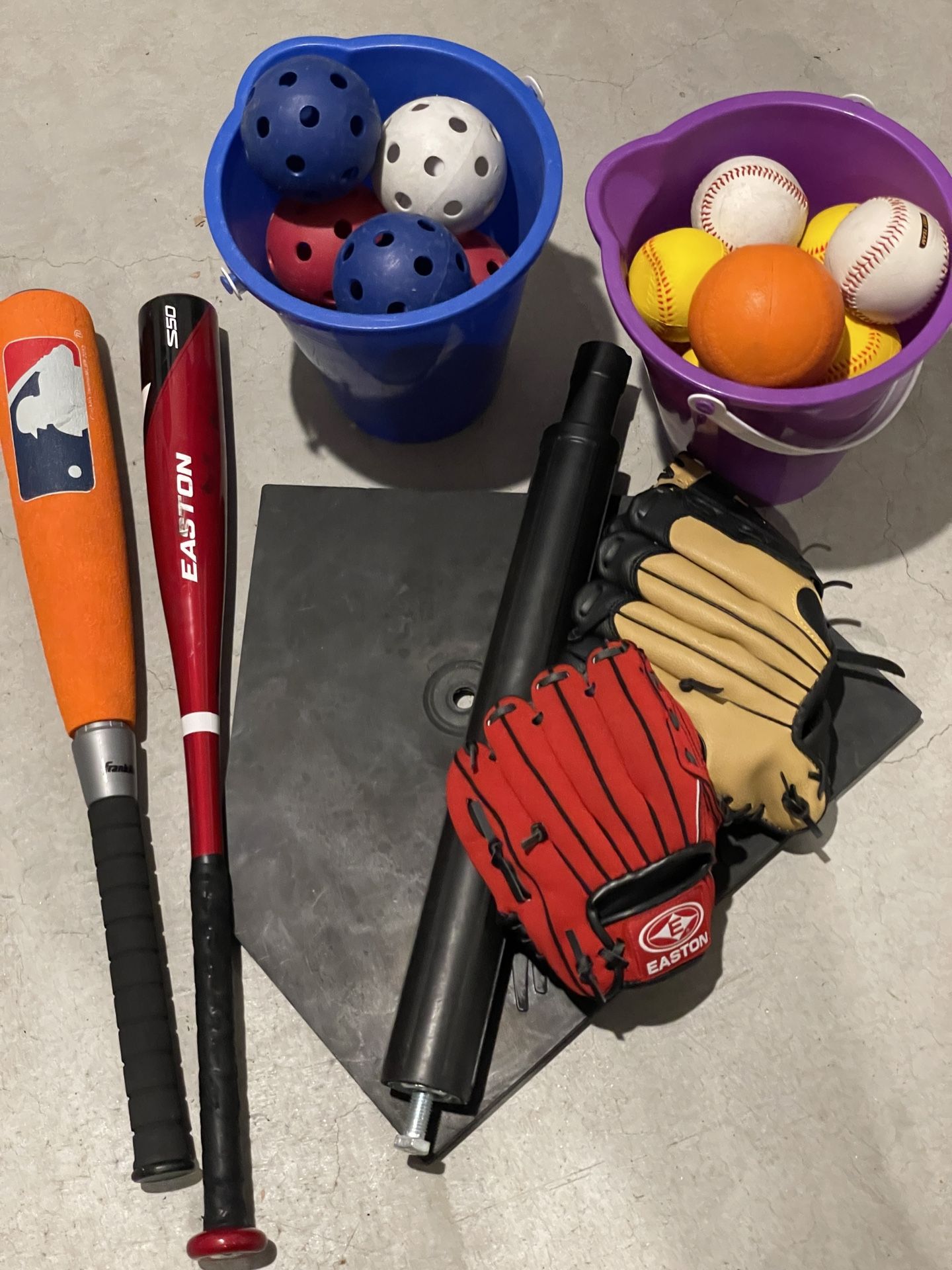 Beginner Baseball Player Bats Balls gloves T-ball Stand