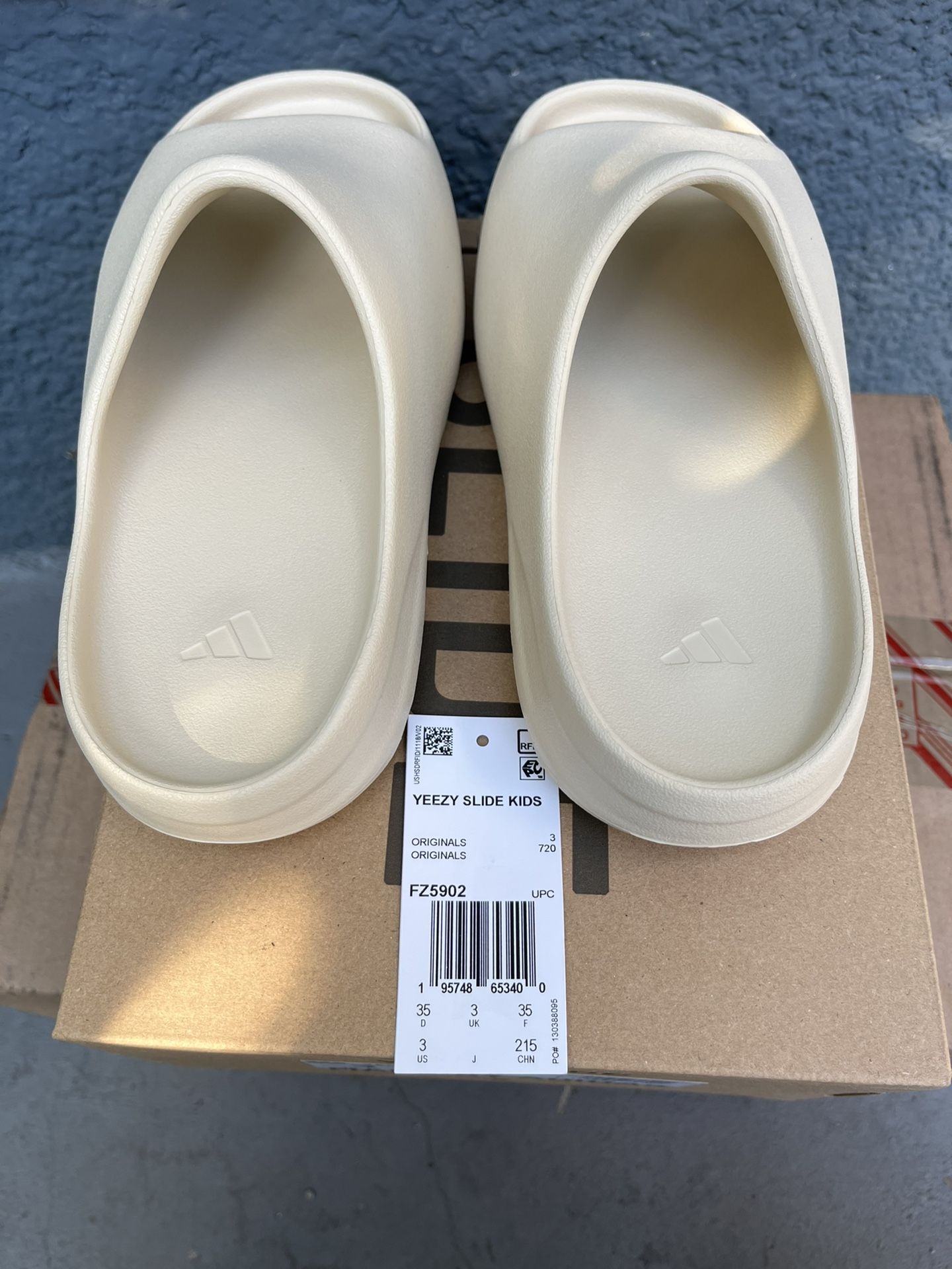 Yeezy Slides 6w for Sale in Covina, CA - OfferUp