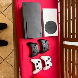 Xbox Series S / Xbox Series X And Controllers 