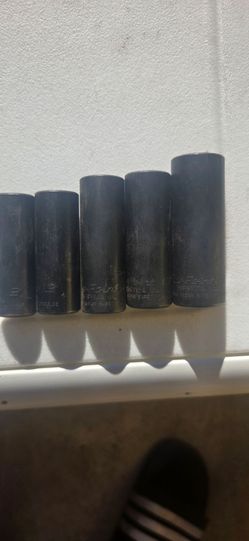 Metric deep twist impact sockets