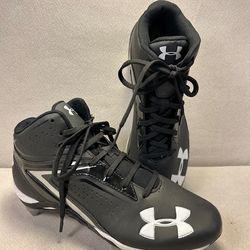 Under Armour SABER D Football Cleats Men's 9 (1258023-001)
