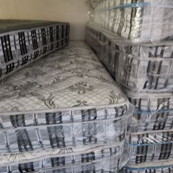 Full Bed Set And Box Spring All Sizes Available Same Day Deliver 