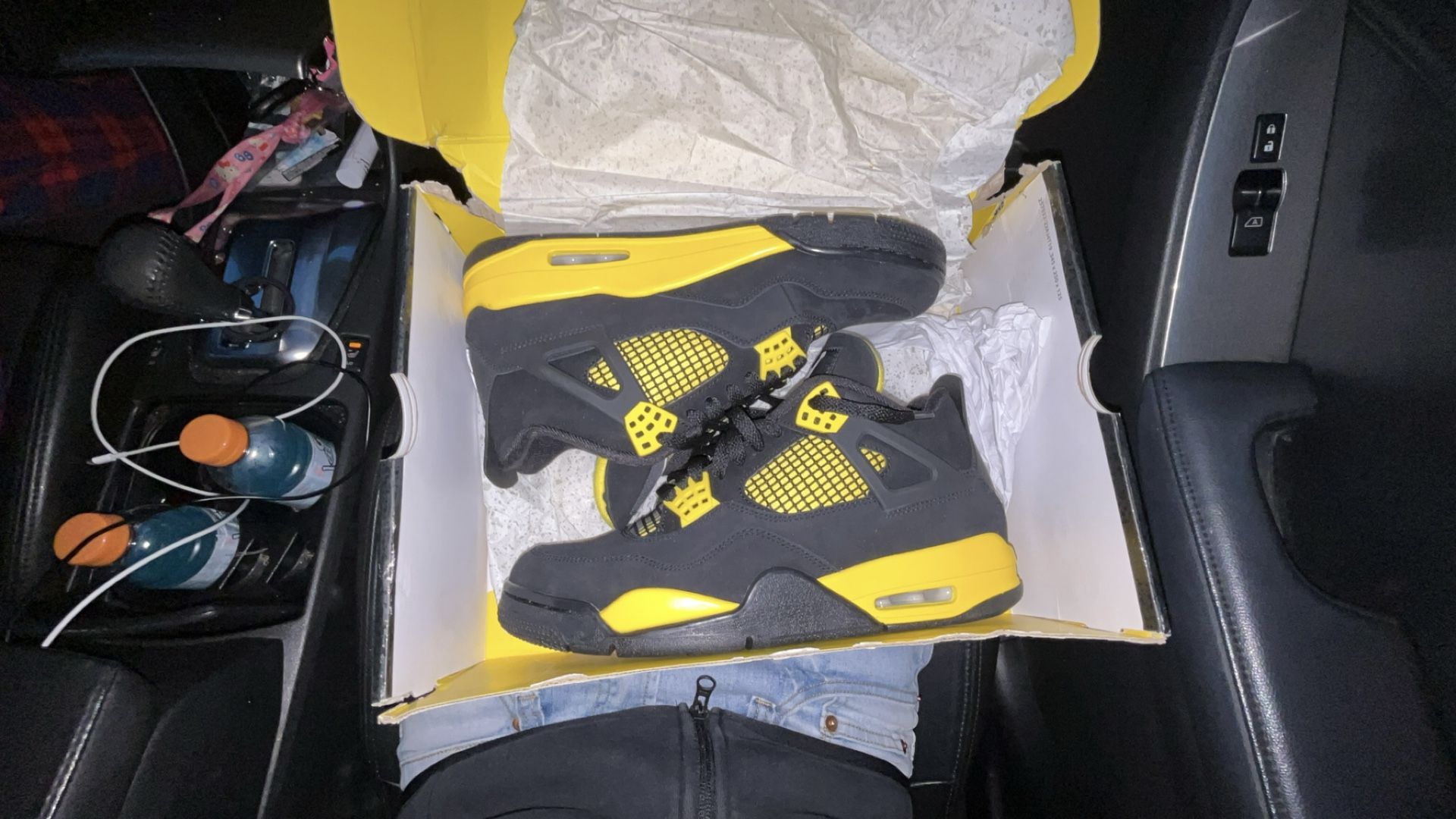 Jordan 4 Retro Thunder (2023) *sold