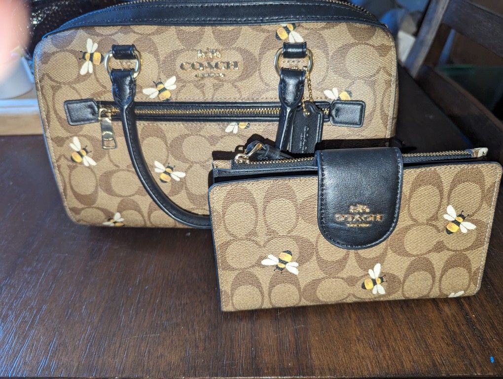 Like New Beautiful Bumble Bee Coach Bag