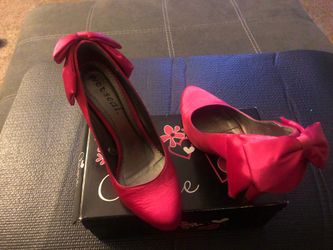HOT PINK HEELS