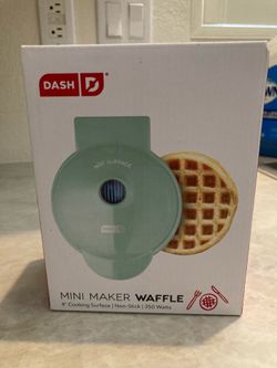 Mini waffle maker