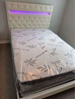 Bed and mattress - cama y colchón