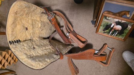 Vintage Diamond C Western Leather Saddle - Solid Tree - Made in USA