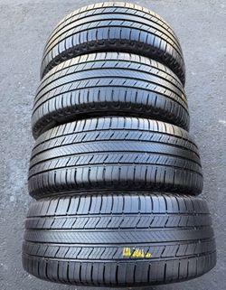 215 55 17 Michelín I'm selling this set of tires with 80% life left on all 4