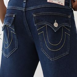 True Religion Relaxed Skinny COLOR: DARK ROPER WASH ROCCO BIG T FLAP SKINNY JEAN SIZE: 36