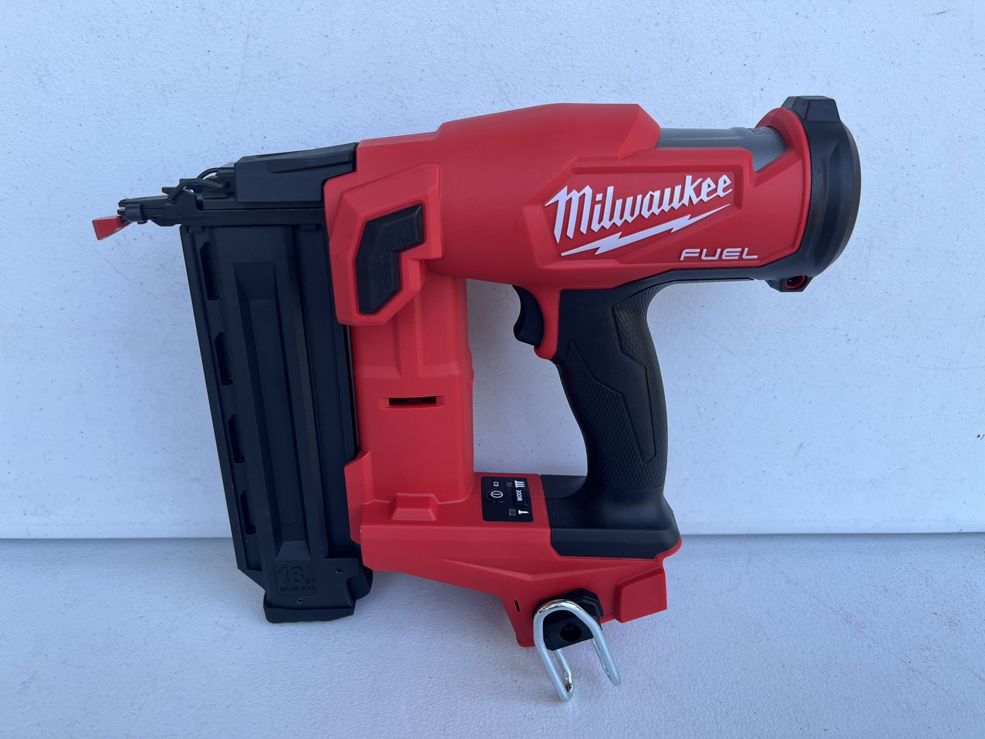 Milwaukee M18 FUEL 18-Volt Lithium-Ion Brushless Cordless Gen II 18-Gauge Brad Nailer (Tool-Only)