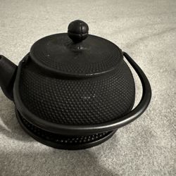 Cast iron Teapot 
