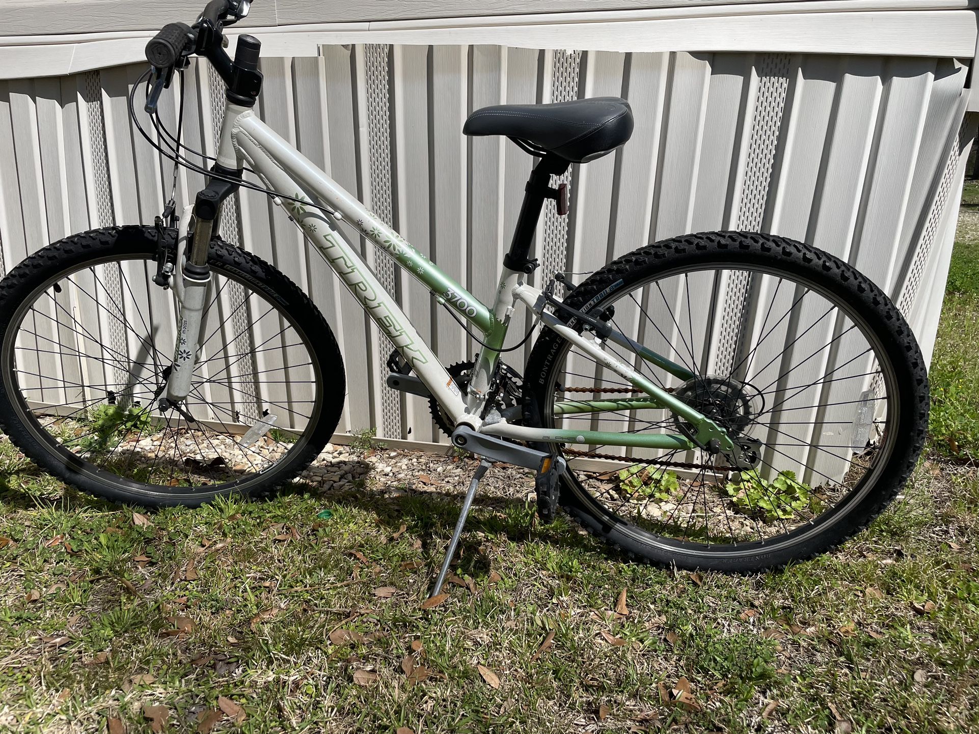 Women’s Trek Mountain Bike 