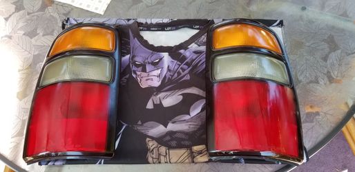 01-06 tahoe suburban tail lights