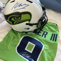 SuperBowl MVP Kenneth Walker III Real Signatured Jersey And Helmet 