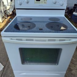 WHIRLPOOL SELF CLEANING OVEN, GLASS TOP ELECTRIC STOVE IN WHITE 