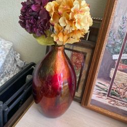 Decorative ceramic vase with flowers 