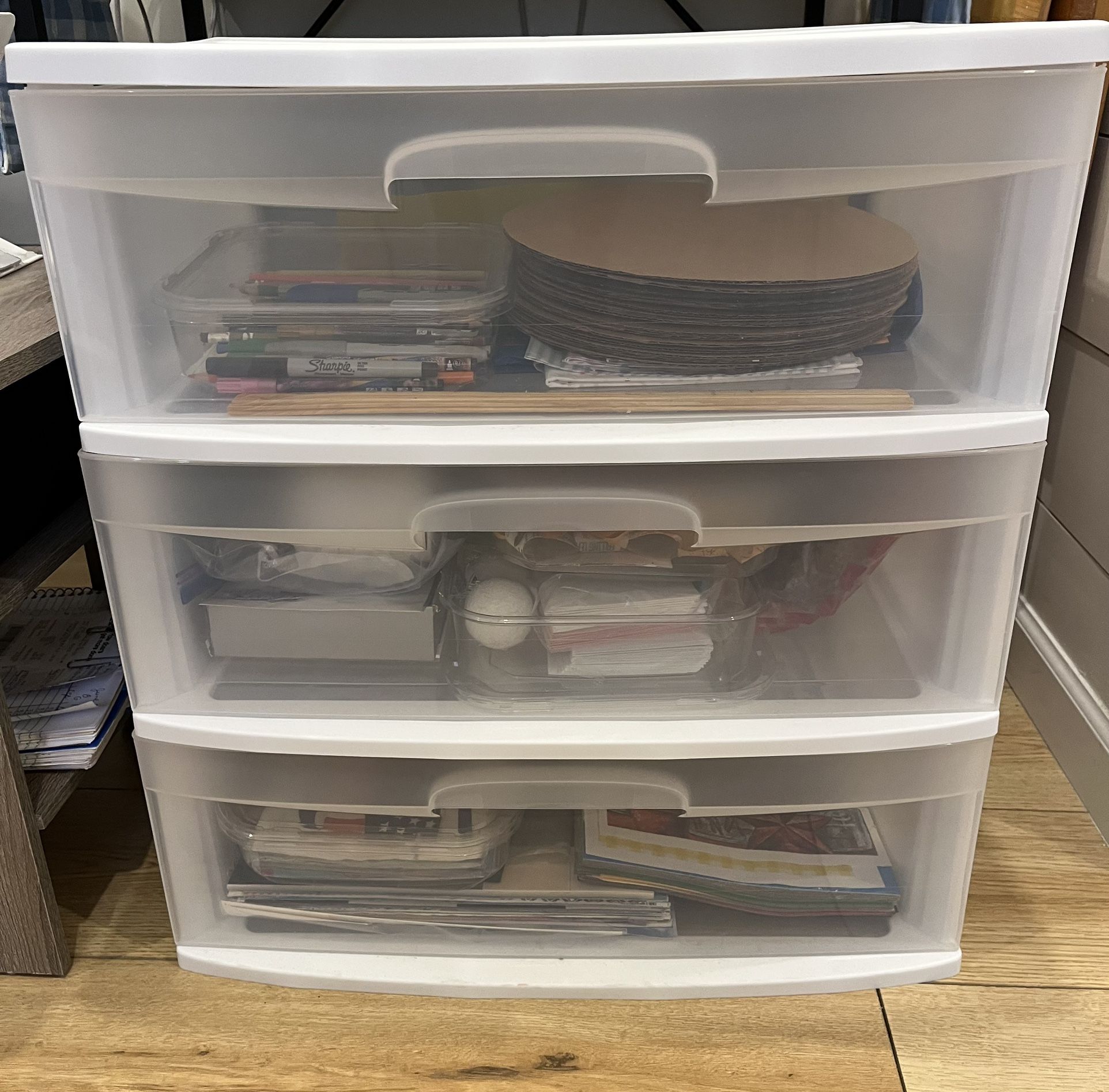 Craft Dresser Includes Contents
