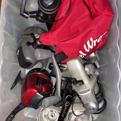 6 Fishing Reels 