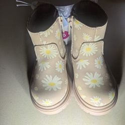 New With Tags Toddler Tan With Flower Print Ankle Boots