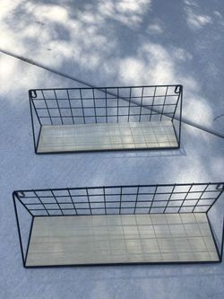 Black Metal Wire Wall Shelf with Wood Base – 17”