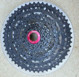 HG 9-speed wide-range cassette. Mountain Bike Rear hub - Box Two Performance / Shimano compatible