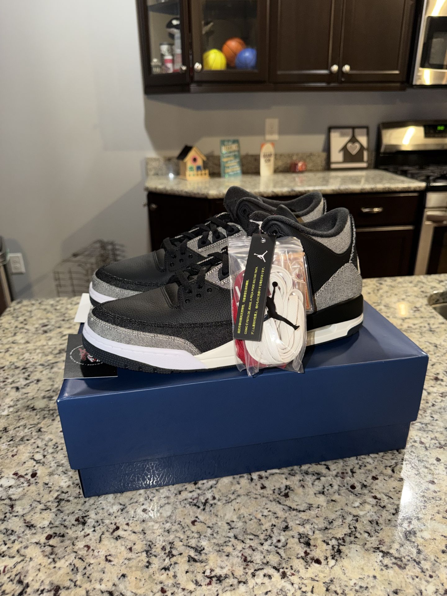 Size 13 Jordan 3 Retro Levi’s Black SKU IR0914-400 Brand New