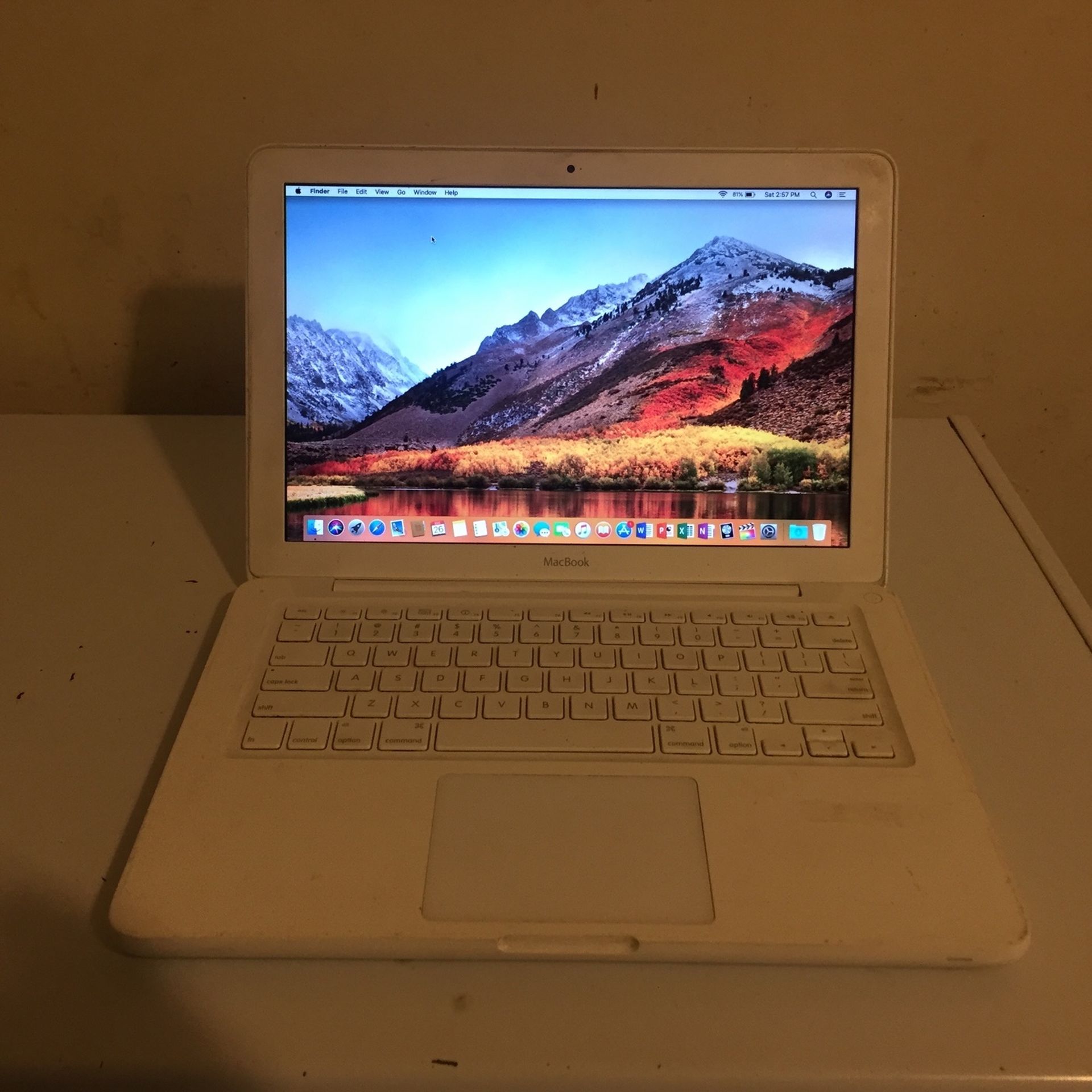 MacBook White Unibody