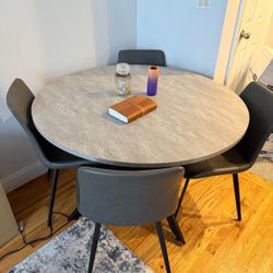 Dining table round , plus 4 chairs