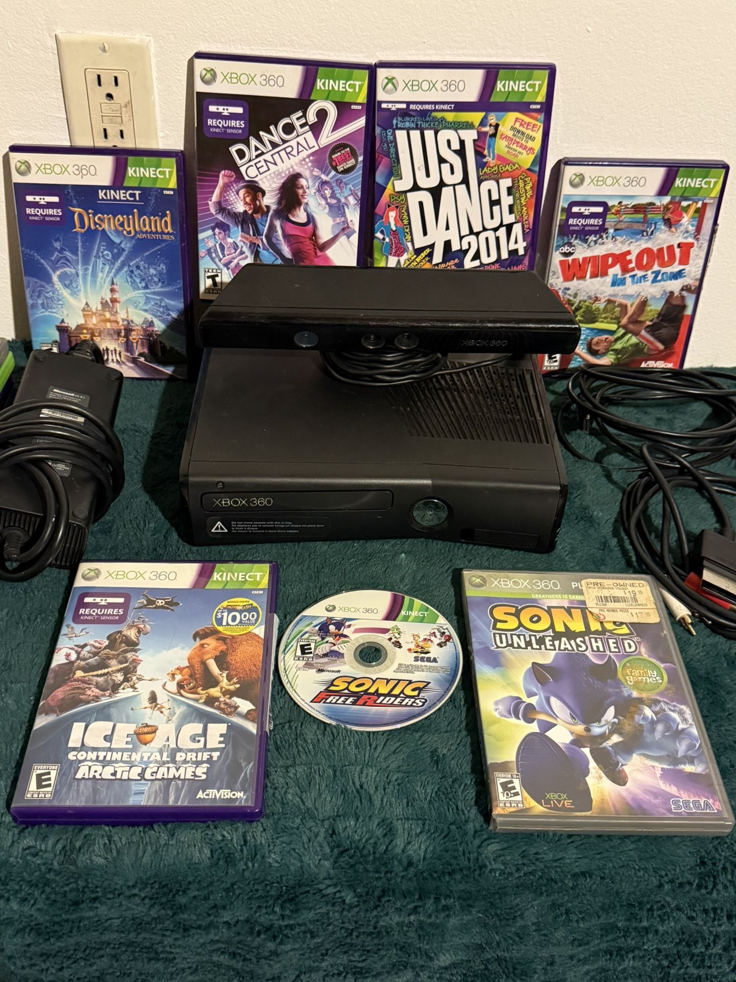 Xbox 360 S Console 1439 Kinect With 14 Games Bundle NO Controllers