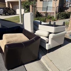 2x Free Couches