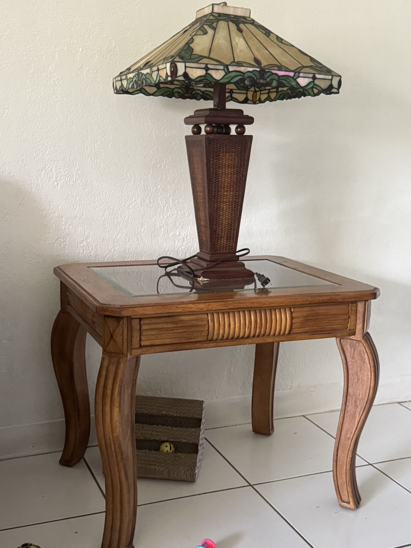2 Lamps And 2 End Tables