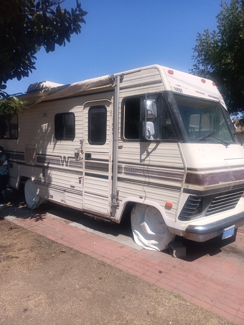 1984 Winnebego Chieftain 22ft.