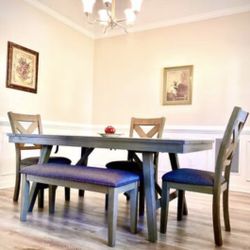 Dining Room Table 4 Chairs /bench Table Dec Included 