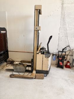 Make Reasonable Offer Crown 30WTL FORKLIFT