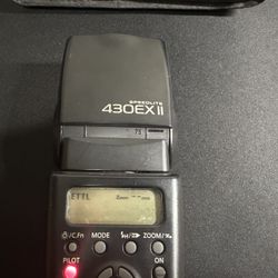 Canon Speedlite 430EX II with case