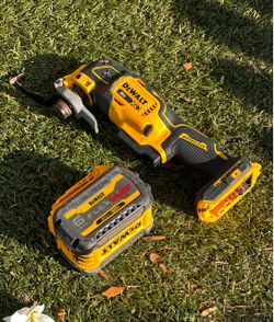 DeWALT Multi-Tool w/ DeWALT 6AH FLEXVOLT Battery