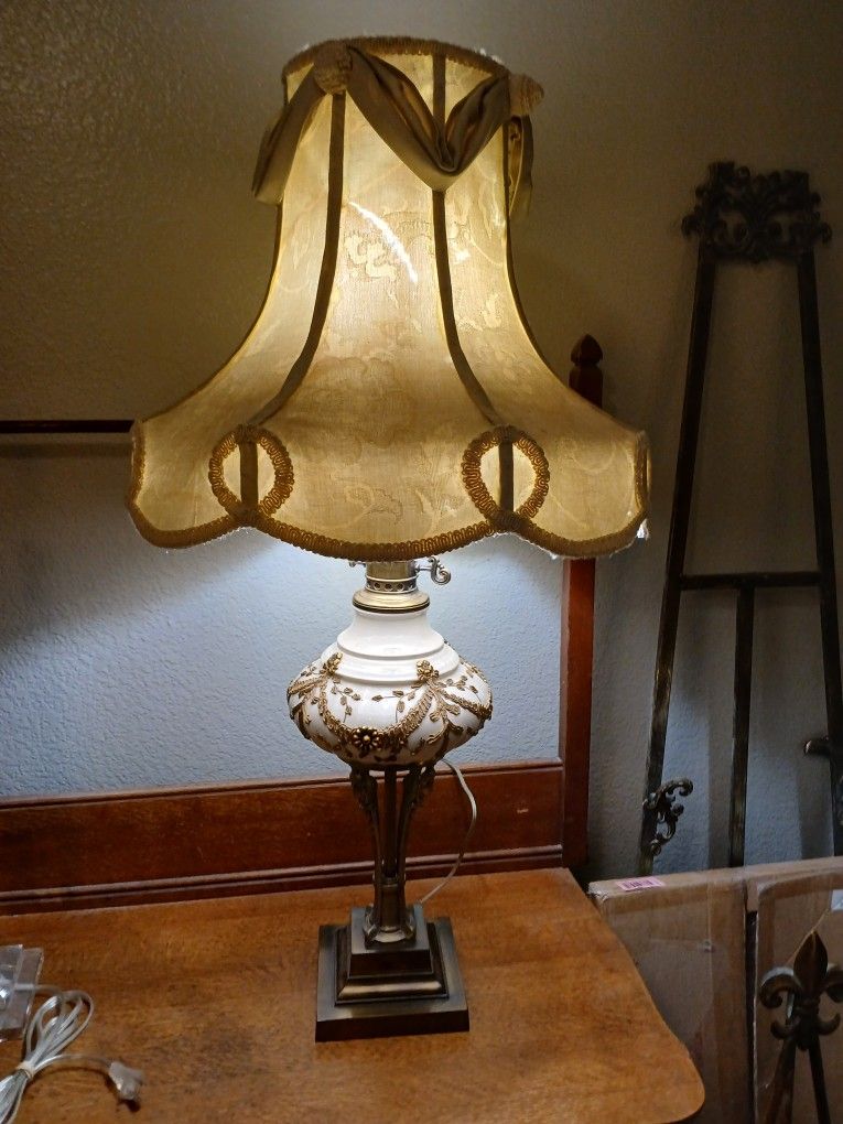 Antique Regency Style White & Gold Motif Table Lamp