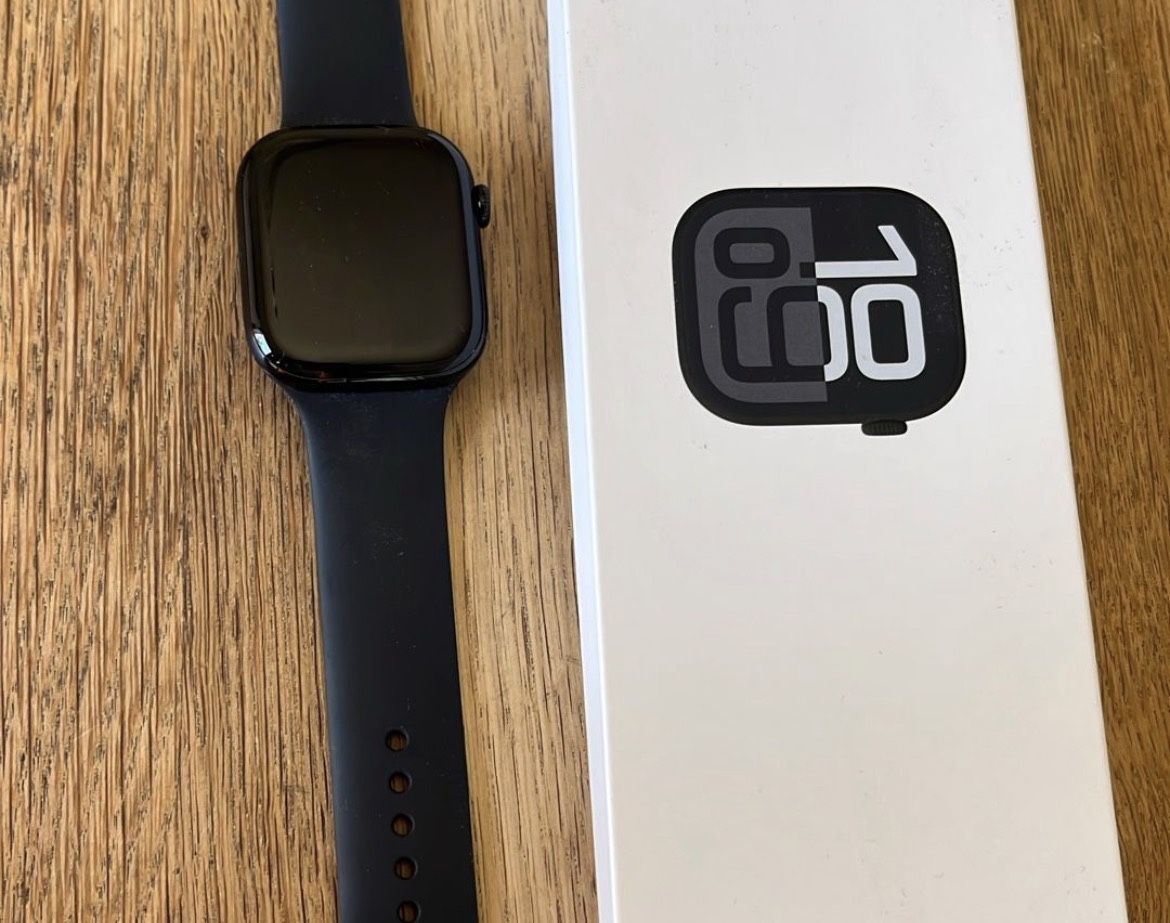 Like New Apple watch series 10