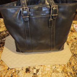 Leather COACH purse 