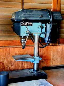 Vintage Delta 11-950. 8" BENCH DRILL PRESS  1/3 hp 5-Speed Cast Iron Shop Tool
